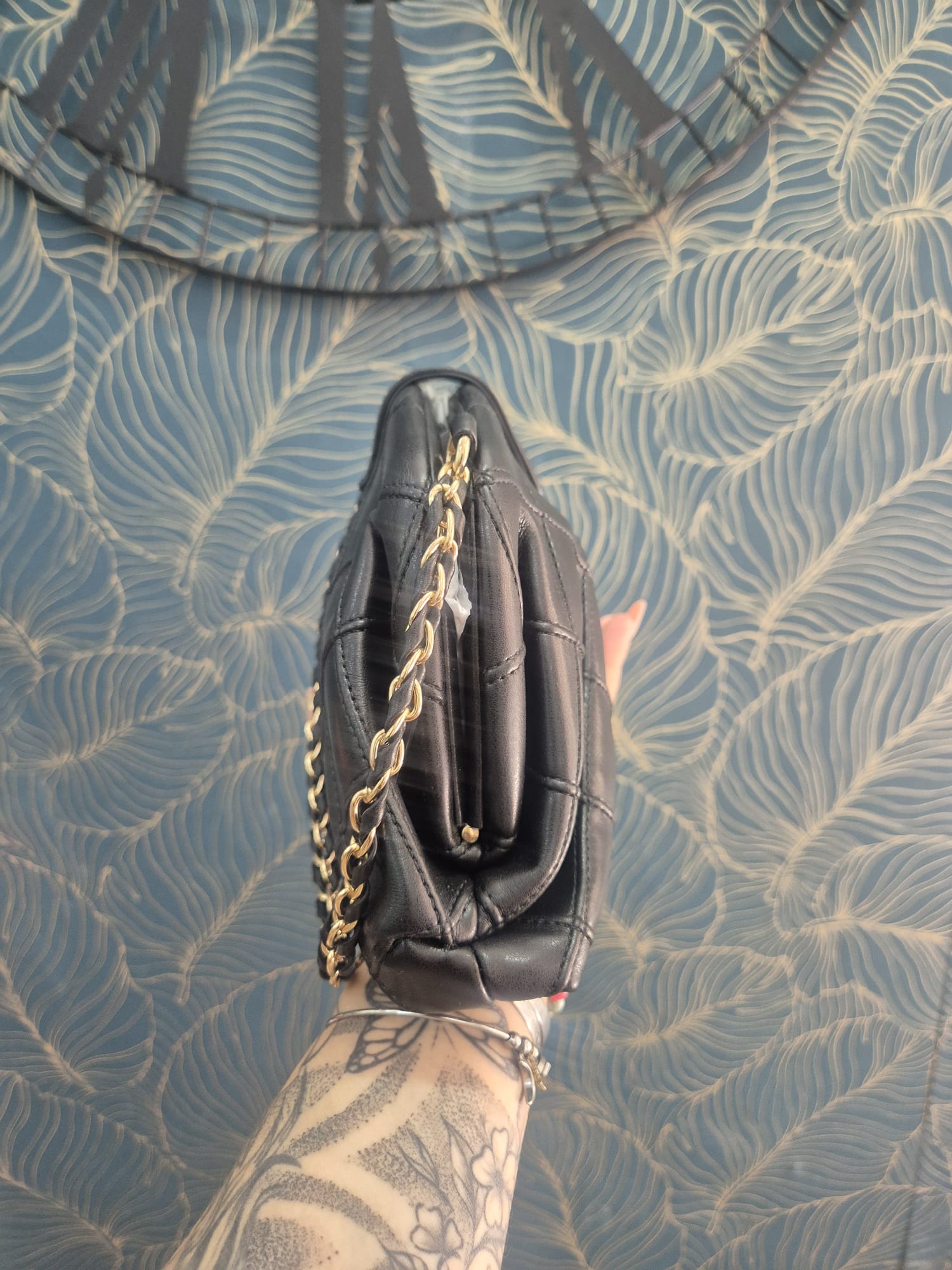 clutch black